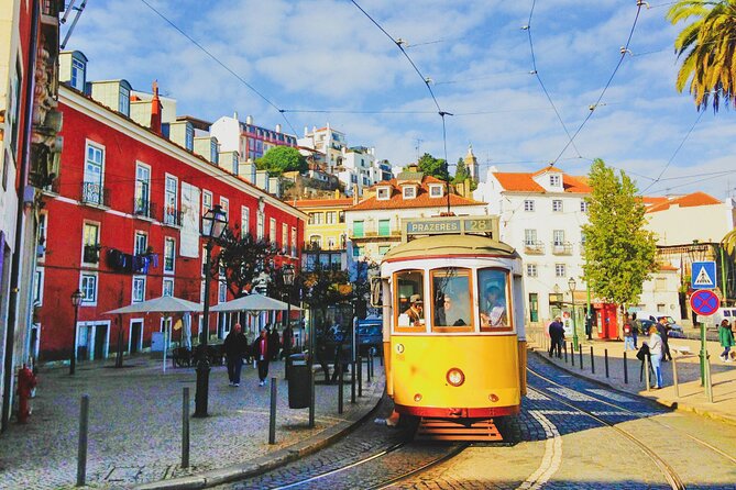 Lisbon Photo Tour With Private Expert Guide - Castelo, Alfama & Mouraria - Expert Advice