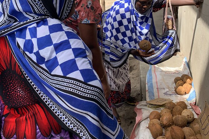 Mamas of Zanzibar – Make Your Own Coconut Oil!