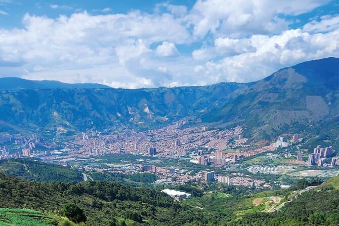Medellin Night Skyline Horse Ride, Firecamp and Forest Cabin - Frequently Asked Questions