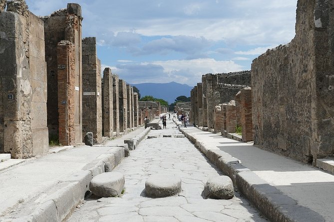 Naples: Opera House, Maschio Angioino and Pompei Private Tour - Highlights of Pompeii Tour