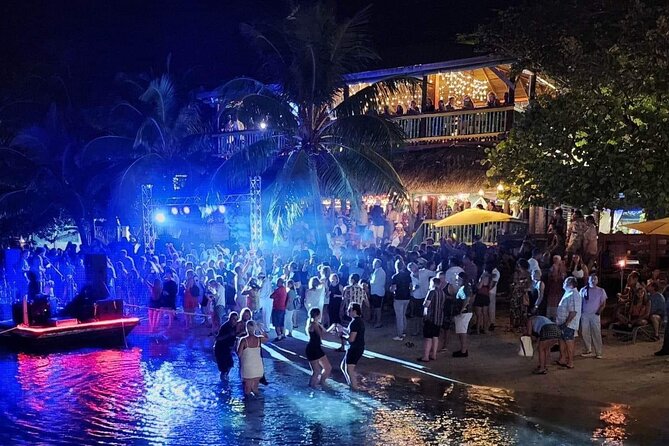 Nightlife in Roatan Bars Clubs and Parties Roacrawl - Lively Clubs and Dance Floors