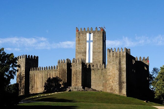 Pack of 3 Tours Porto to Lisbon, Douro Valley, and Braga & Guimarães