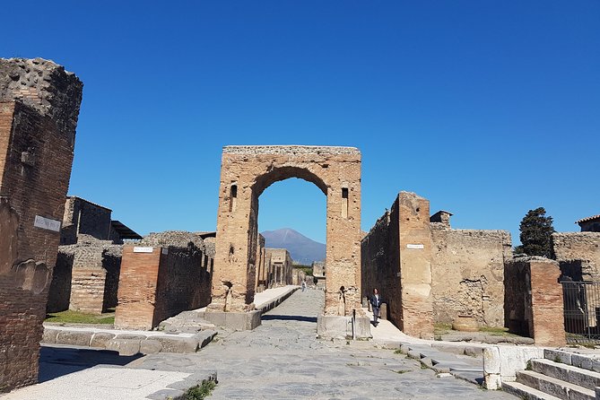 Pompeii and Herculaneum Walking Tour Led by an Archaeologist - Meeting Point