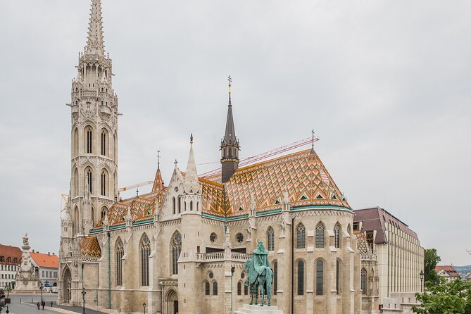 Private Castle Tour With Matthias Church Visit - Available Languages