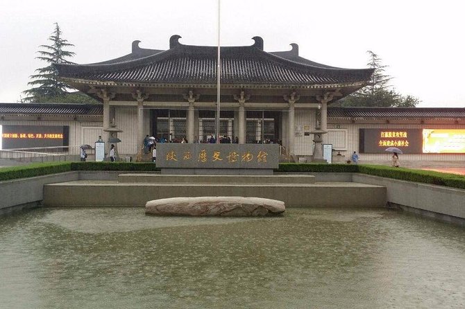 Private Chengdu 2 Day Bullet Train Trip to Discover Xian City Highlights - Meeting and Pickup
