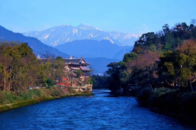Private Chengdu Panda Volunteer and Irrigation System Tour From Suzhou by Air