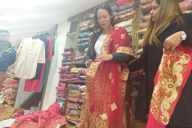 Private Custom Delhi Shopping Tour With Local Expert - Expectations and Accessibility