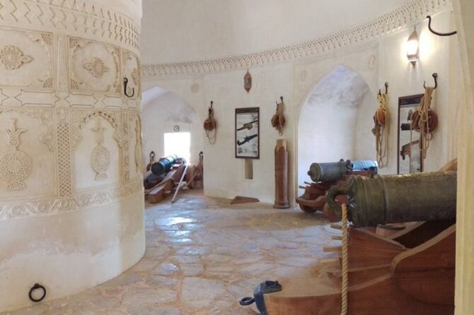 Private Day Trip to Wadi Al Hoqain & Al Hazm Castle - Transportation and Inclusions