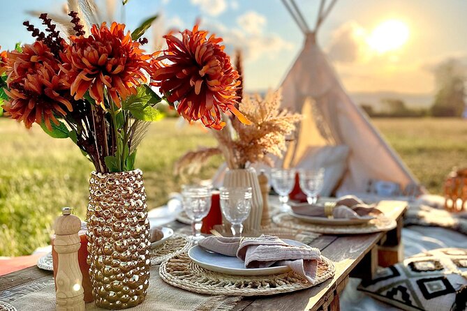 Private Luxury Picnic With Traditional Cold Platter and City View - Style and Accessibility