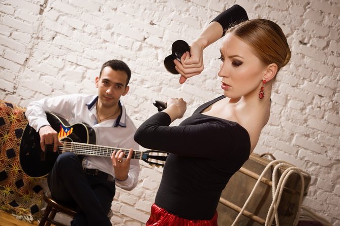 Private Night Route Through Triana and Flamenco Show