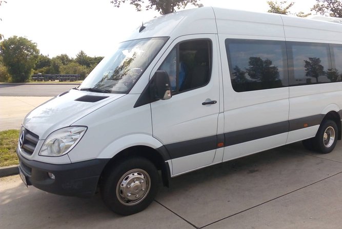 Private One Way Sightseeing Transfer From Prague to Hallstatt via Cesky Krumlov - Guided Tour in Cesky Krumlov