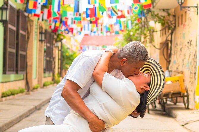 Private Photo Session Through the Streets of Cartagena - Activity Details