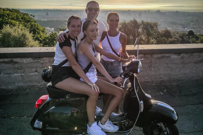 Private Photoshoot by Vespa in Rome - Meeting and Pickup