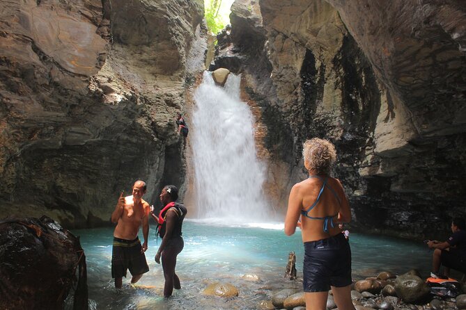 Private Tour To La Leona Waterfall With Lunch Included - Participant Restrictions