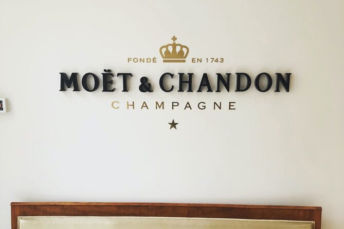 Private Transfer From the City of Paris to Reims or Épernay - Air-conditioned Vehicle