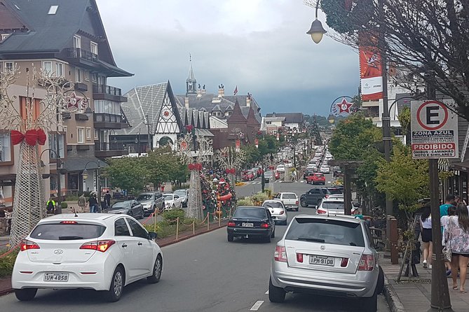 Private Transfer to Gramado and Canela - Leaving From Poa for up to 4 Passengers - Vehicle Features