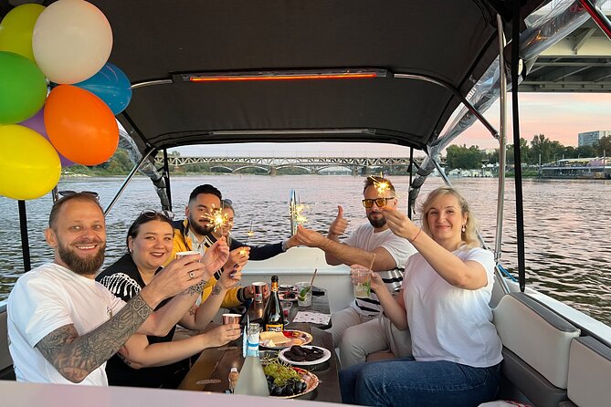 Rental of Motorboat for 10 on Vistula in Warsaw No License Needed - Cruise Speed and Accessibility