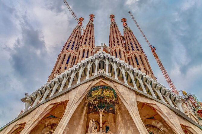 Sagrada Familia Fast Track Entry Ticket and Private Audio Tour - Audio Tour Features