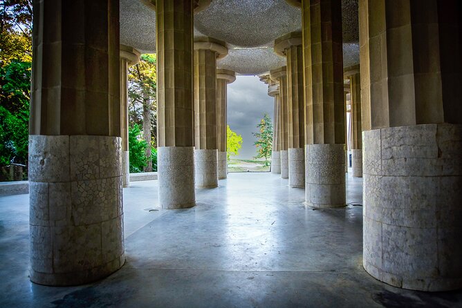 Sailing Experience and Sagrada Familia With Park Guell Small Group Tour - Group Size and Experience