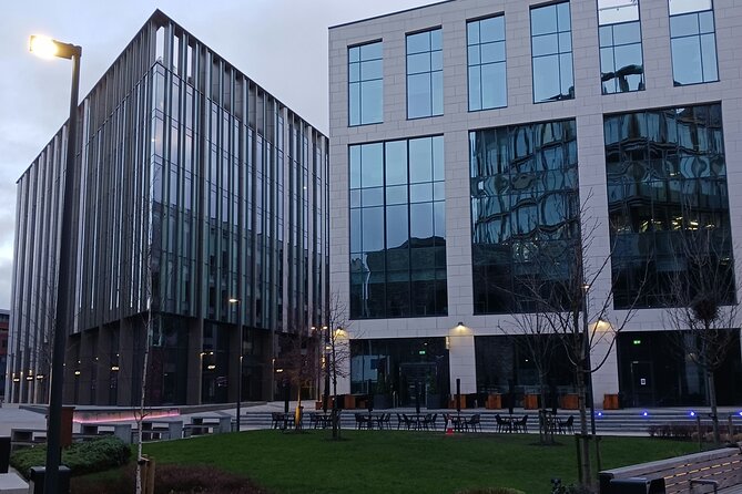 Self Guided Adventure Hunt: Leeds Landmarks! - Uncover Hidden Gems and Sights