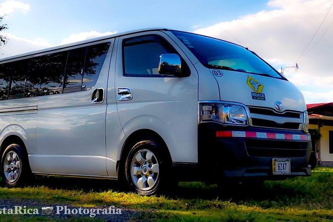Shuttle From La Fortuna to Juan Santa María Airport