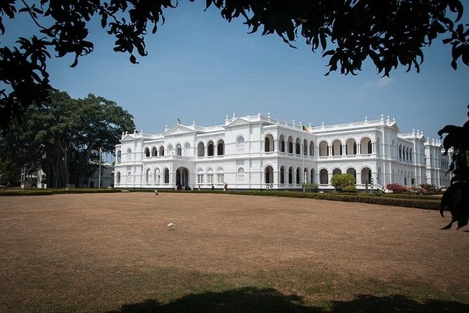 Sigiriya to Colombo Budget Transport With Sightseeing