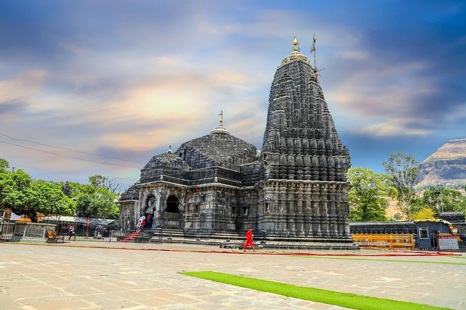 Temples & Vineyards: Private Tour to Nashik From Mumbai - Vineyard Experience