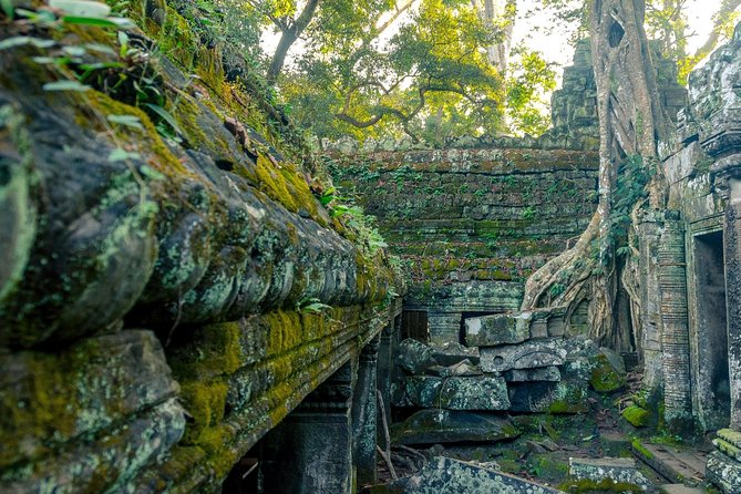 Three-Day Tour Discover Angkor Wat , 1000 Linga Carving and Floating Village - Valley of 1000 Lingas Visit