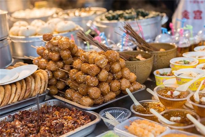 Traditional Chengdu Lifestyle Guided Day Tour Including a Hot Pot Dinner - Accessibility