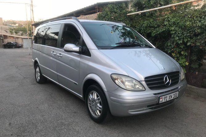 Transfer From Tbilisi to Yerevan Whith Tour. - Vehicle Amenities