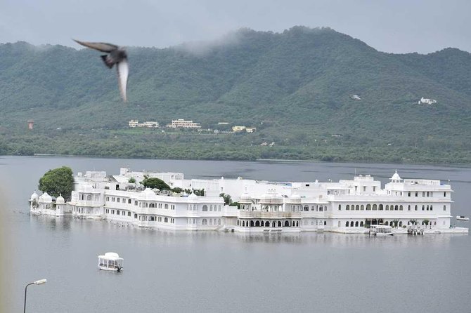 Udaipur Local Tour With Boating - Boating Experience