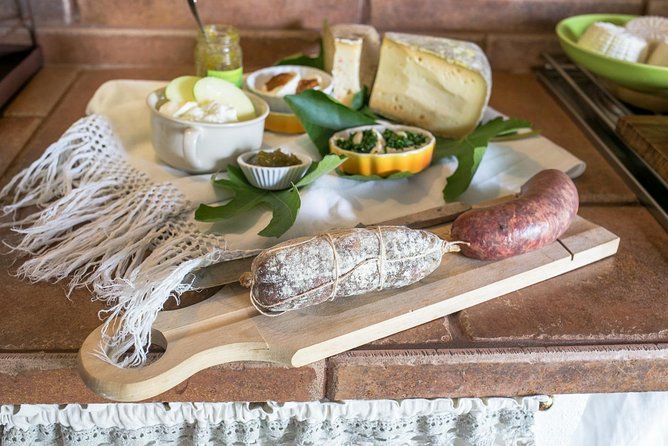 Venice in 3 Wines: Exclusive Wine Tasting With an Expert & Food Pairing - Learning Wine Tasting Techniques