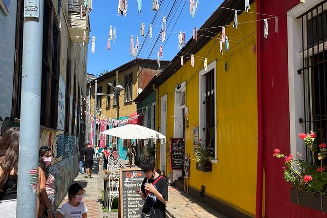 Walking Tour of Valparaiso and the House of Neruda La Sebastiana - Exploring Valparaísos Attractions