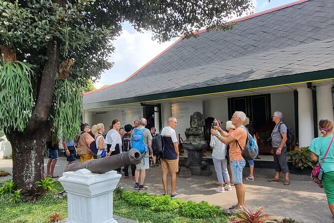 Yogyakarta Keraton & Tamansari Water Castle English/France Guide - Important Notes