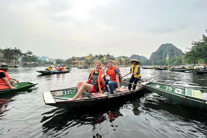 1 Day Luxury Tour to Ninh Binh : Hoa Lu & Tam Coc With Lunch - Activity Highlights