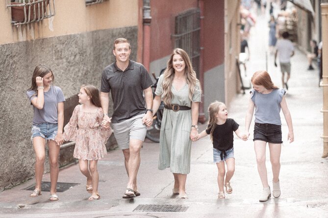 1 Hour Private Family Photoshoot and Portrait Session in France - Accessibility and Amenities