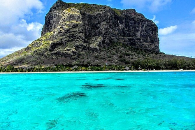 Adventure Instagram Tour: Hike Le Morne, Maconde, 7-Coloured Earth & Waterfall - Meeting and Pickup