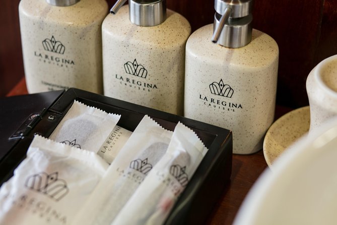 Bai Tu Long Bay 2D1N Limousine Kayak: 4*++ La Regina Royal Cruise - Pickup and Transportation