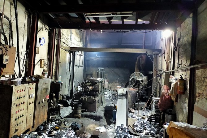 Bollywood Studio With Dharavi Slum Tour in Private Vehicle - Cancellation Policy Details