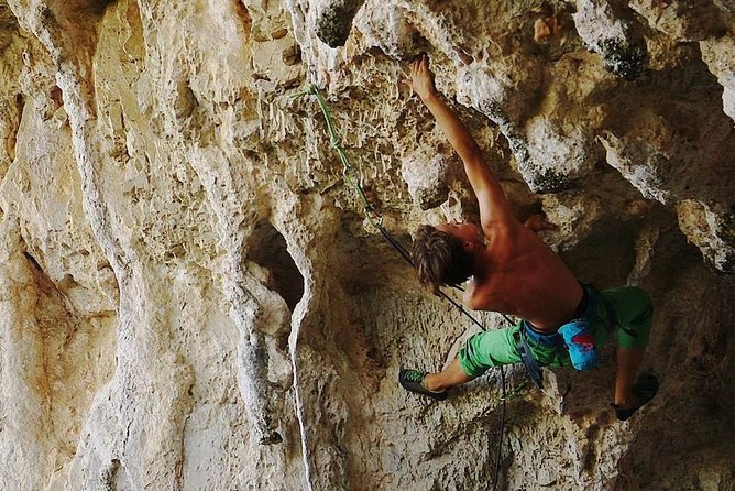 Climbing on the Path of the Gods - Additional Info: Fitness Requirements and Restrictions