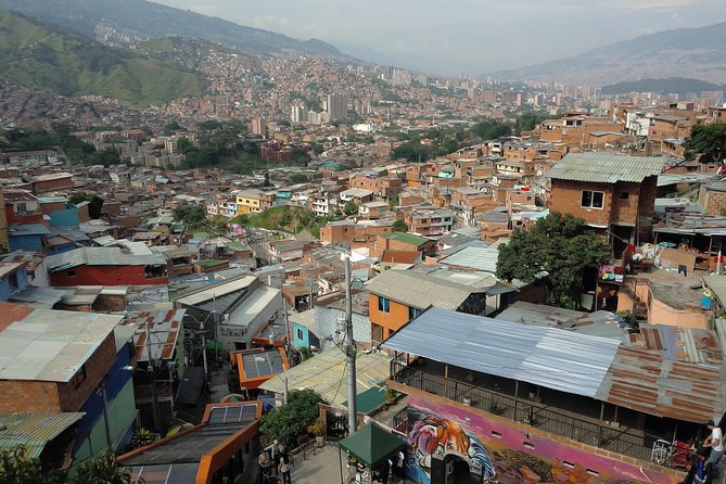 Comuna 13, Symbol of Transformation. Half Day Tour
