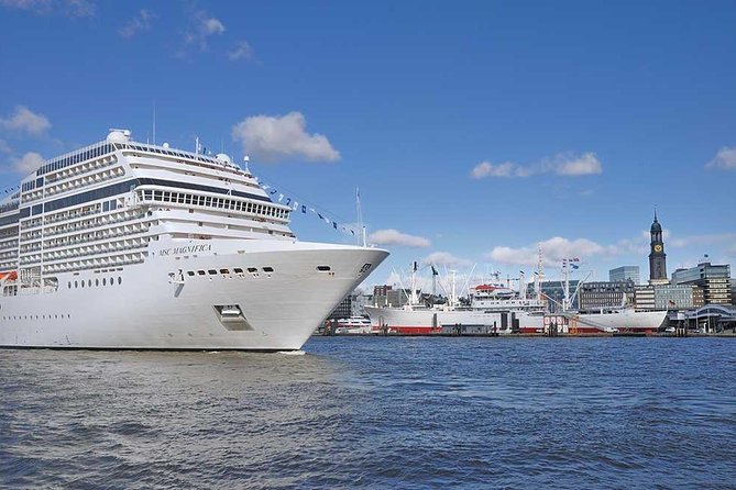 Departure Transfer: Hamburg to Airport HAM by Business Car - Booking and Availability