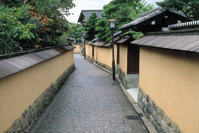 E-Bike Cycling Guided Private Tour of KANAZAWA Main & KENROKUEN - Accessibility and Participants