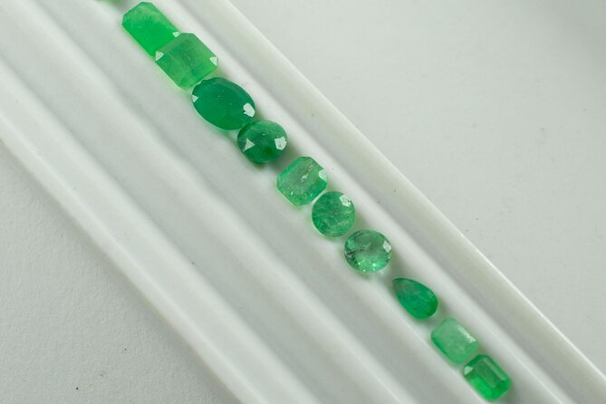 Emerald Carving Workshop in Bogotá, Colombia. - Activity Expectations