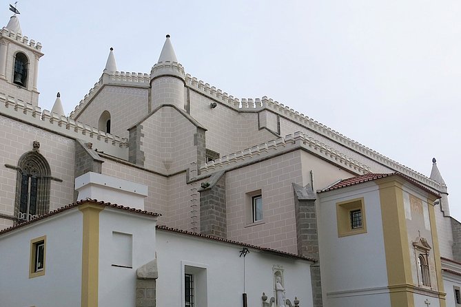 Évora, Arraiolos, and Cristo Rei - Private Tour From Lisbon Through the Alentejo - Accessibility and Safety Information