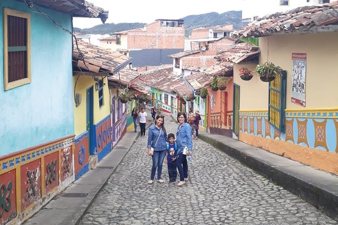 Full-Day Private Guatape Coffee Villa Tour From Medellin - Nearby Attractions