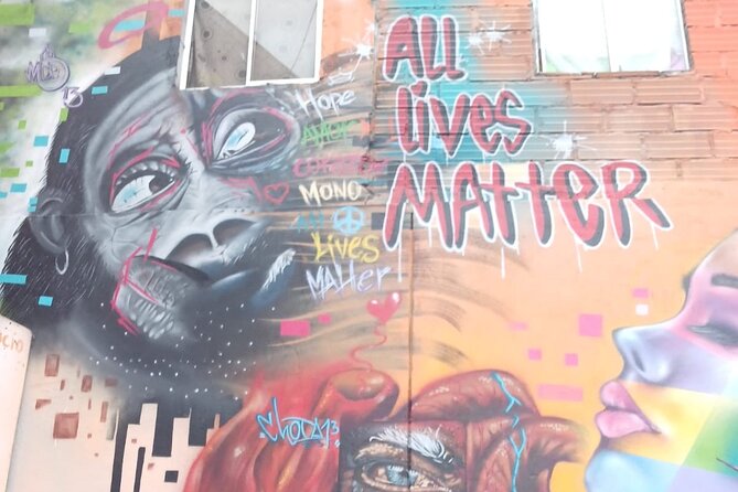 Graffiti Tour | Commune 13 Guided by Locals and Snacks