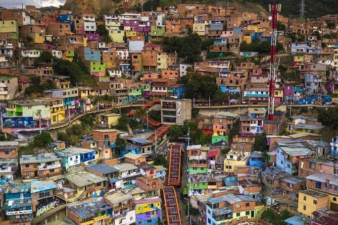 Guided Tour of Comuna 13 Medellín With Snacks Included
