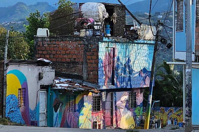 Guided Visit to Commune 20 in Cali - Pricing and Cancellation Policy