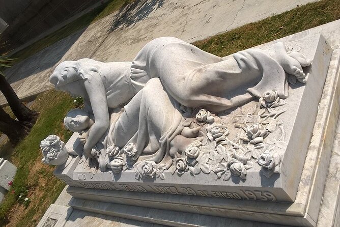 Heritage Routes of Guayaquils Cemetery - Architectural Marvels to Explore
